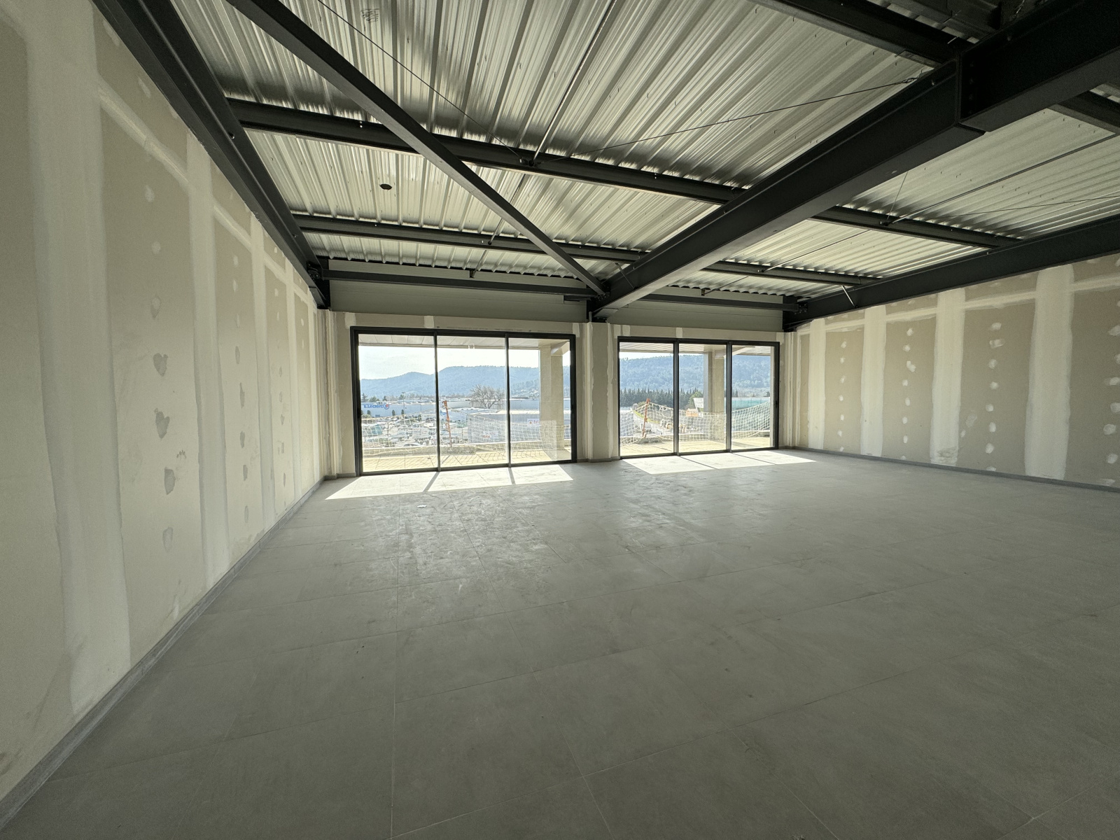 Image_1, Bureaux, Le Luc, ref :L1812